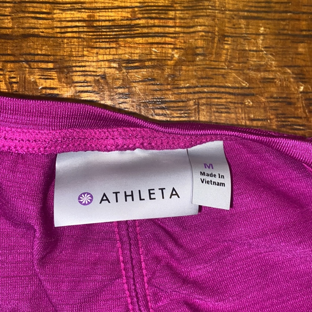 Athleta Pacifica UPF fitted tee. Size medium. - Picture 6 of 6